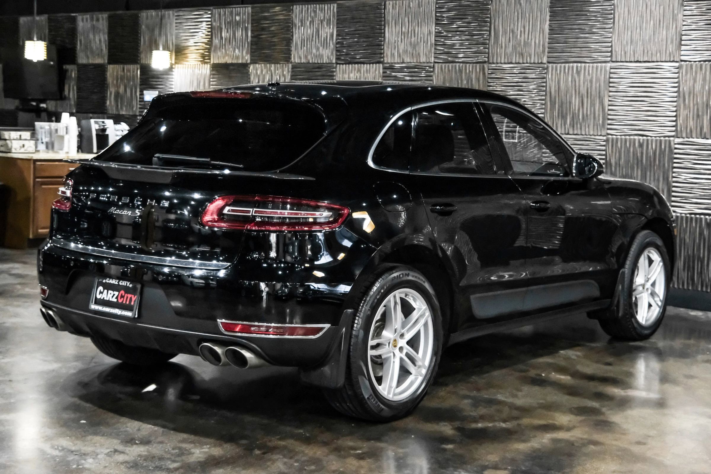 Used 2017 Porsche Macan S image 10