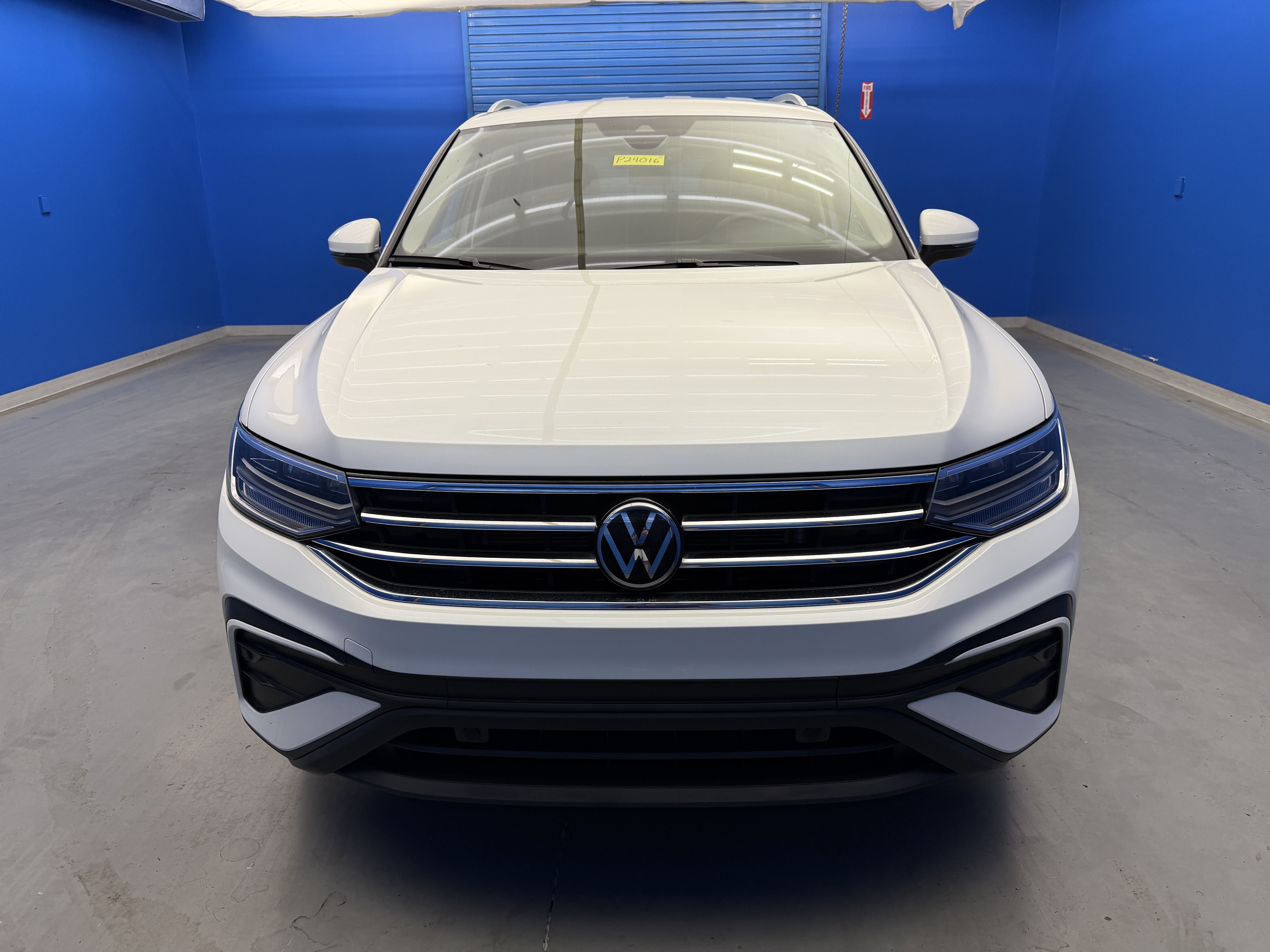 Certified 2023 Volkswagen Tiguan SE FWD image 3