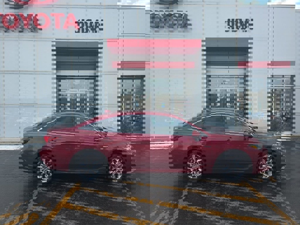 Certified 2021 Toyota Avalon XLE image 2