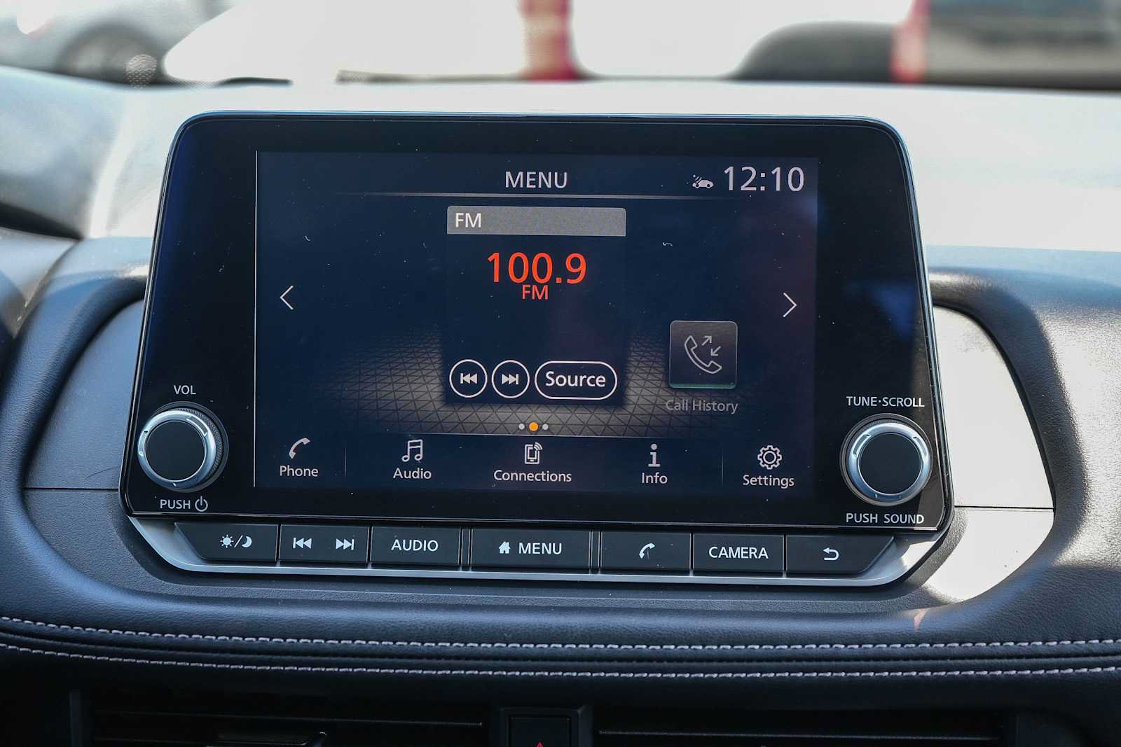 Used 2025 Nissan Rogue SV AWD/4WD image 14