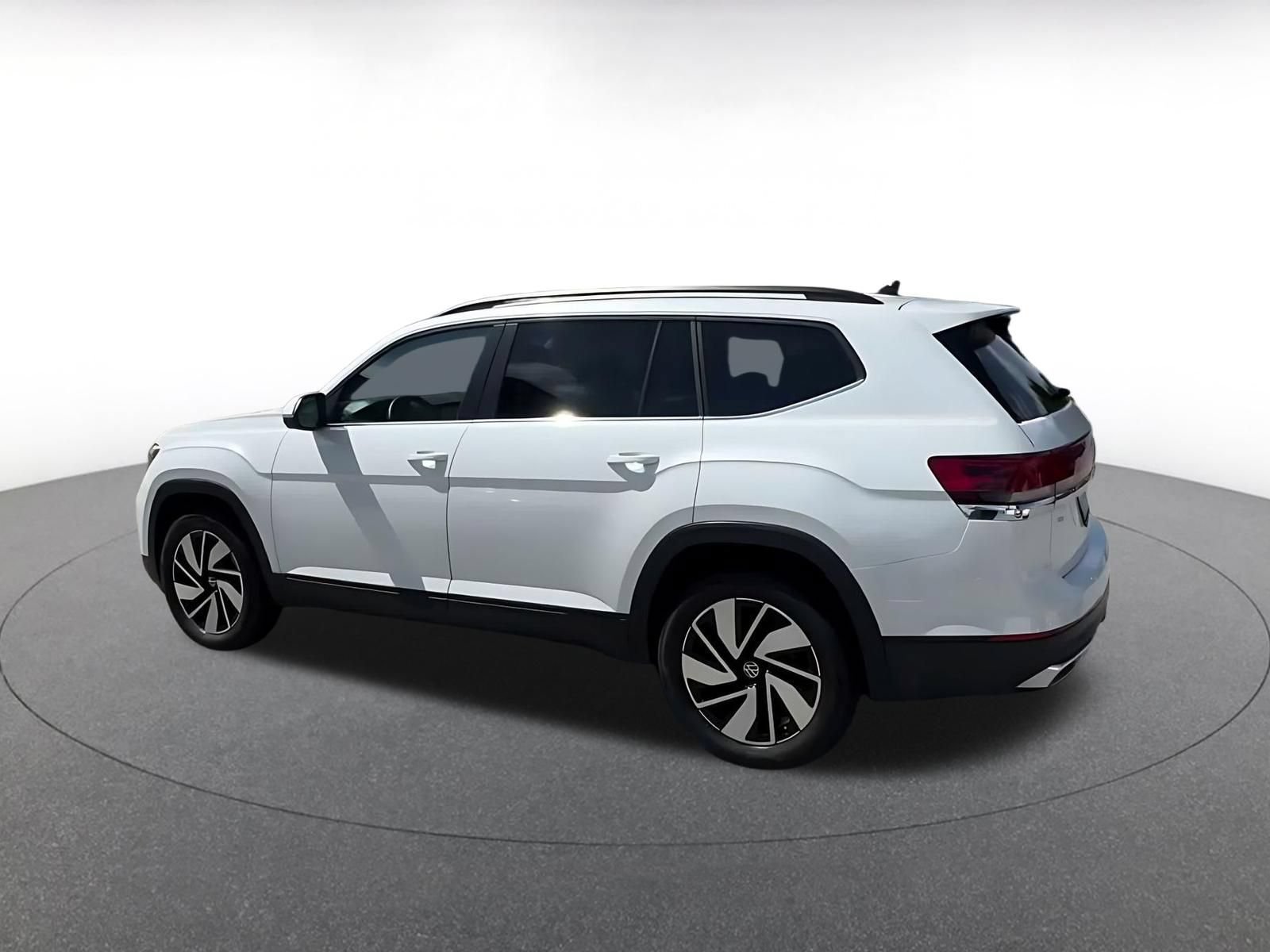 Used 2026 Volkswagen Atlas SE FWD image 9