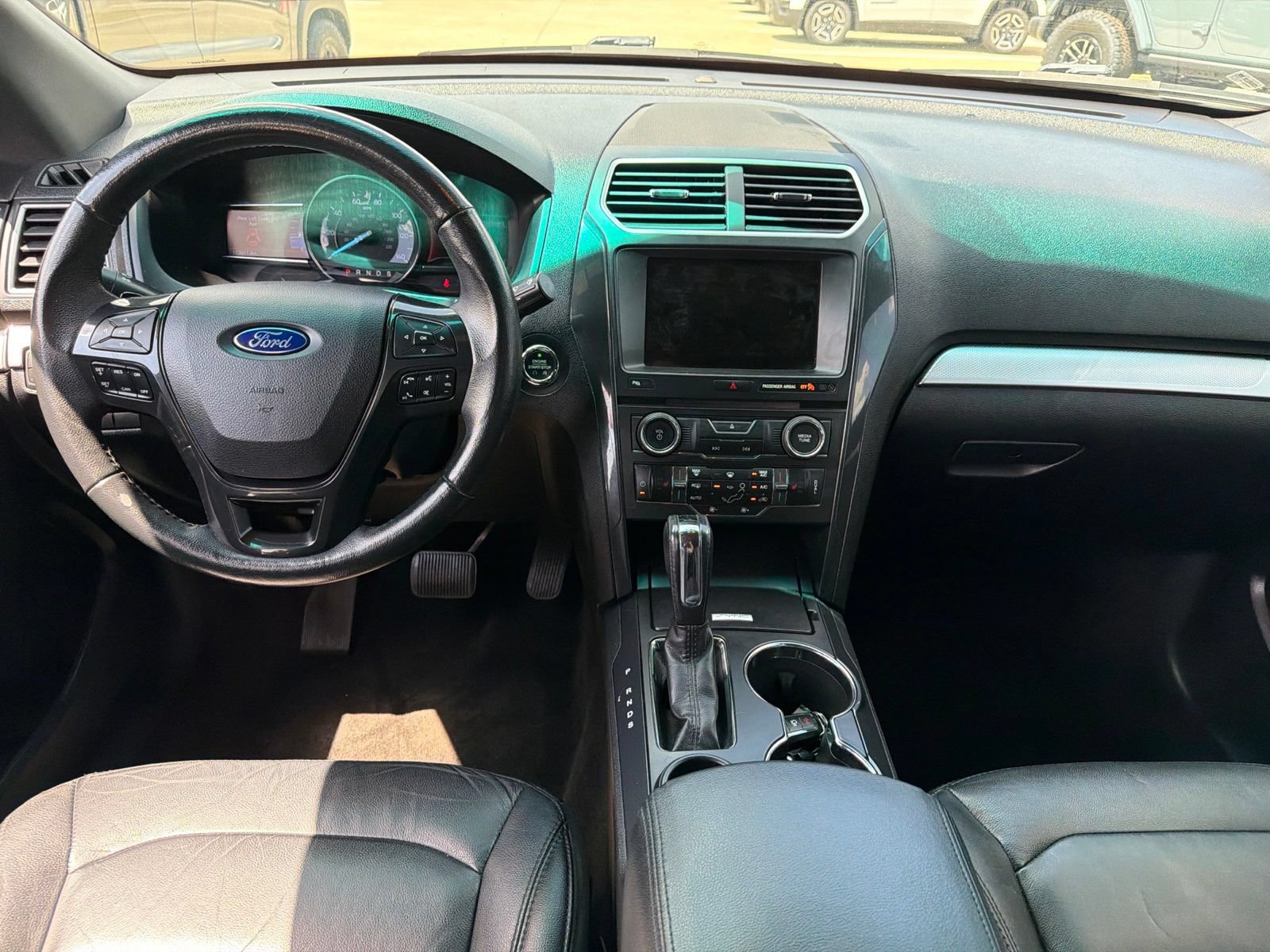 Used 2017 Ford Explorer XLT w/ Equipment Group 202A FWD image 18