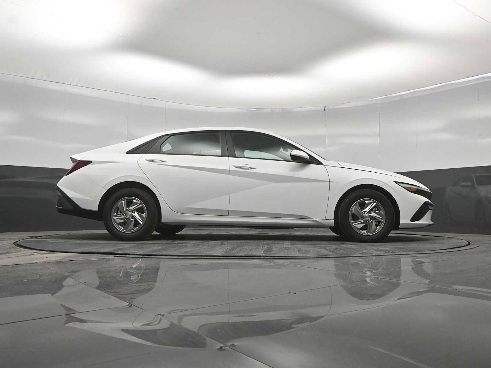 New 2026 Hyundai Elantra SE FWD image 40