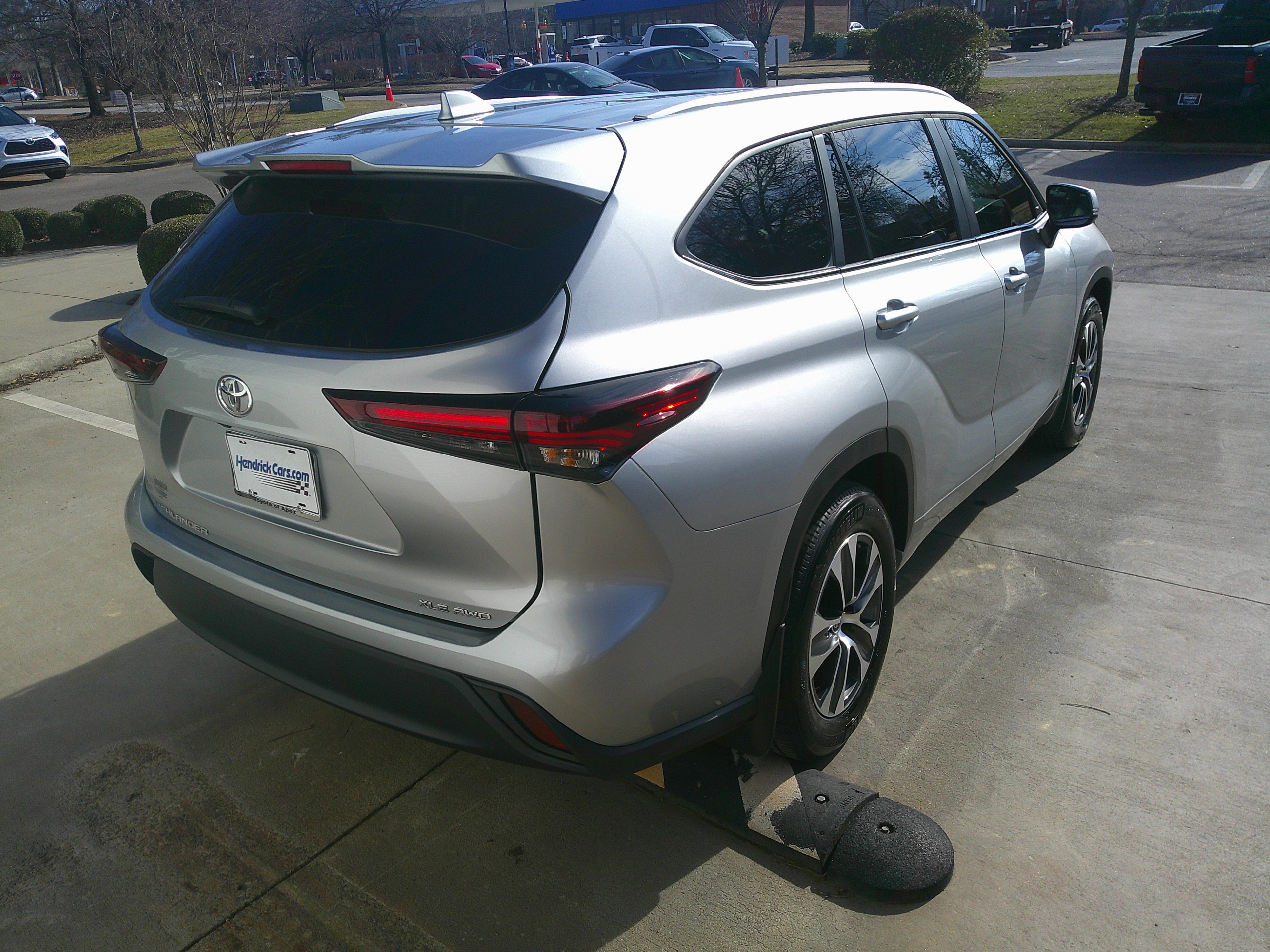 Used 2024 Toyota Highlander XLE image 12