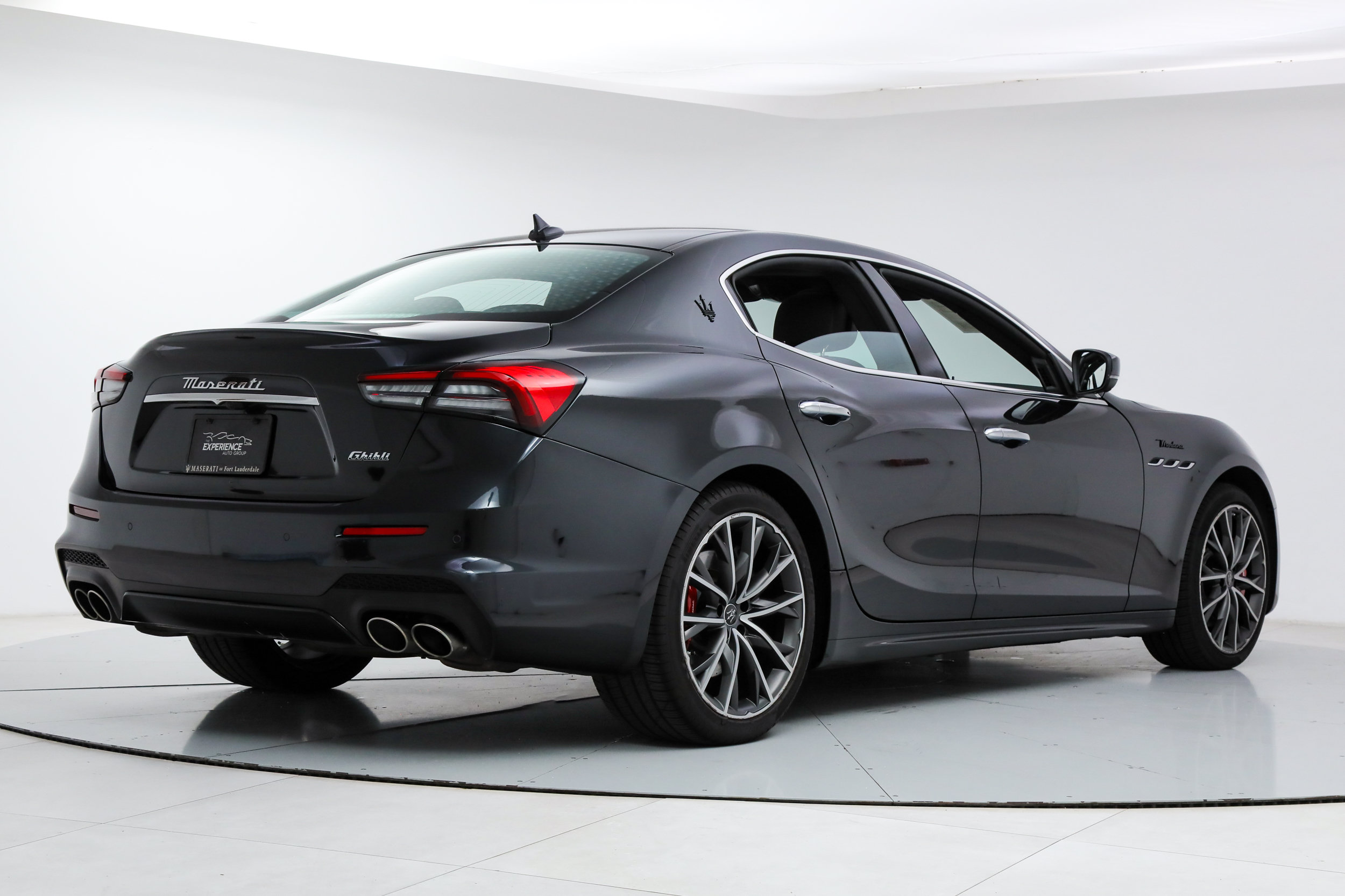 Certified 2023 Maserati Ghibli Modena RWD image 5