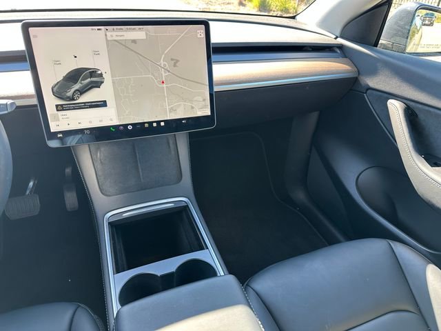 Used 2022 Tesla Model Y Long Range image 18