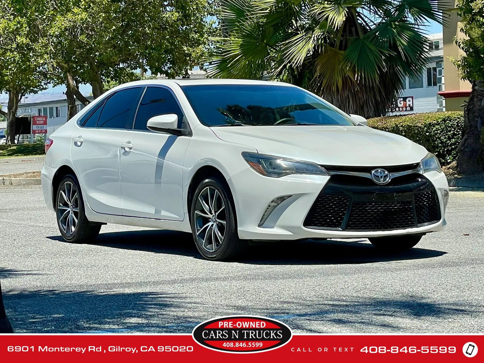 Used 2017 Toyota Camry XSE FWD image 3