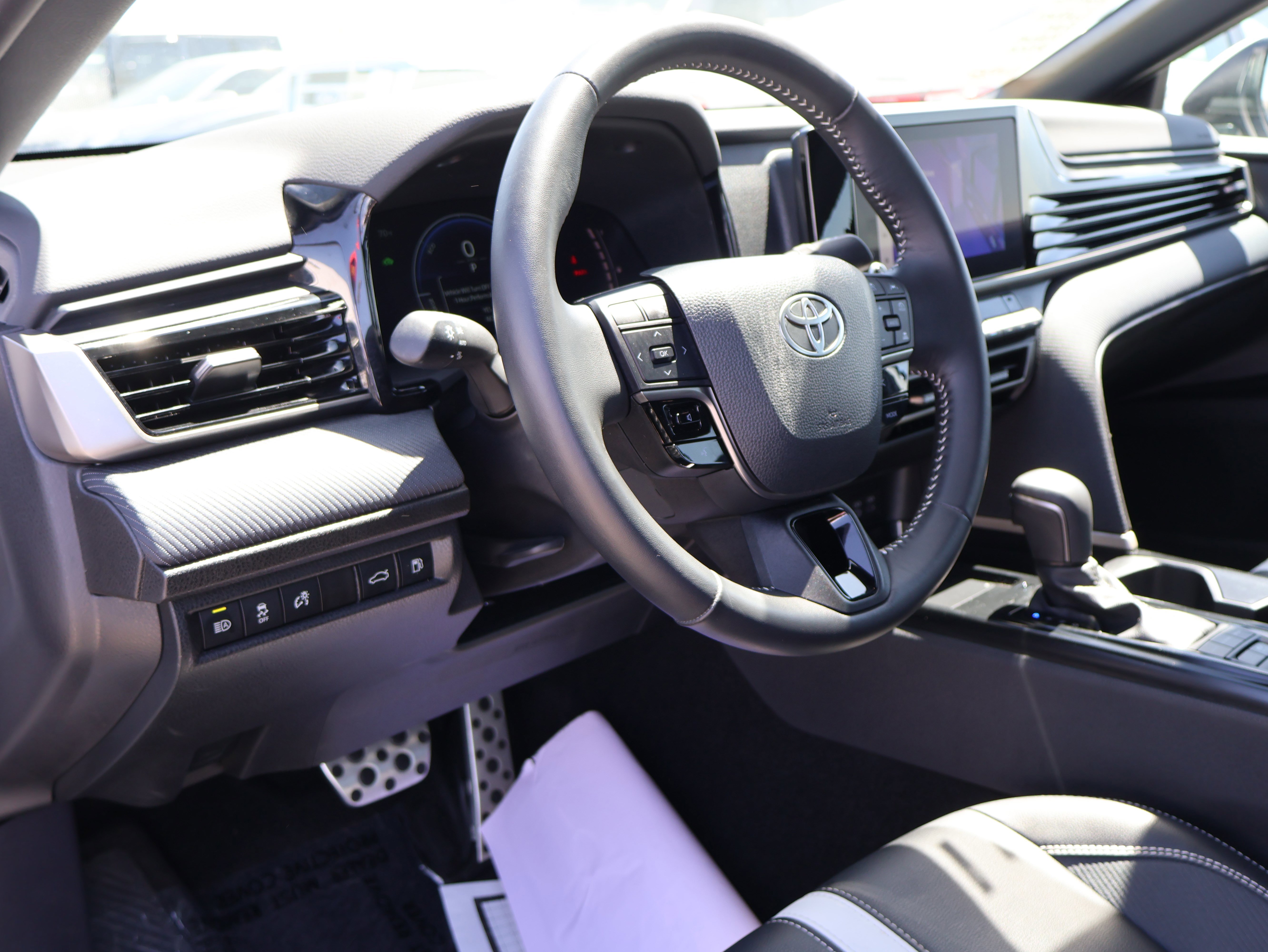 Used 2025 Toyota Camry SE FWD image 21