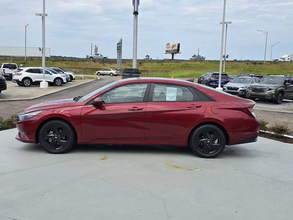 Used 2023 Hyundai Elantra SEL FWD image 6