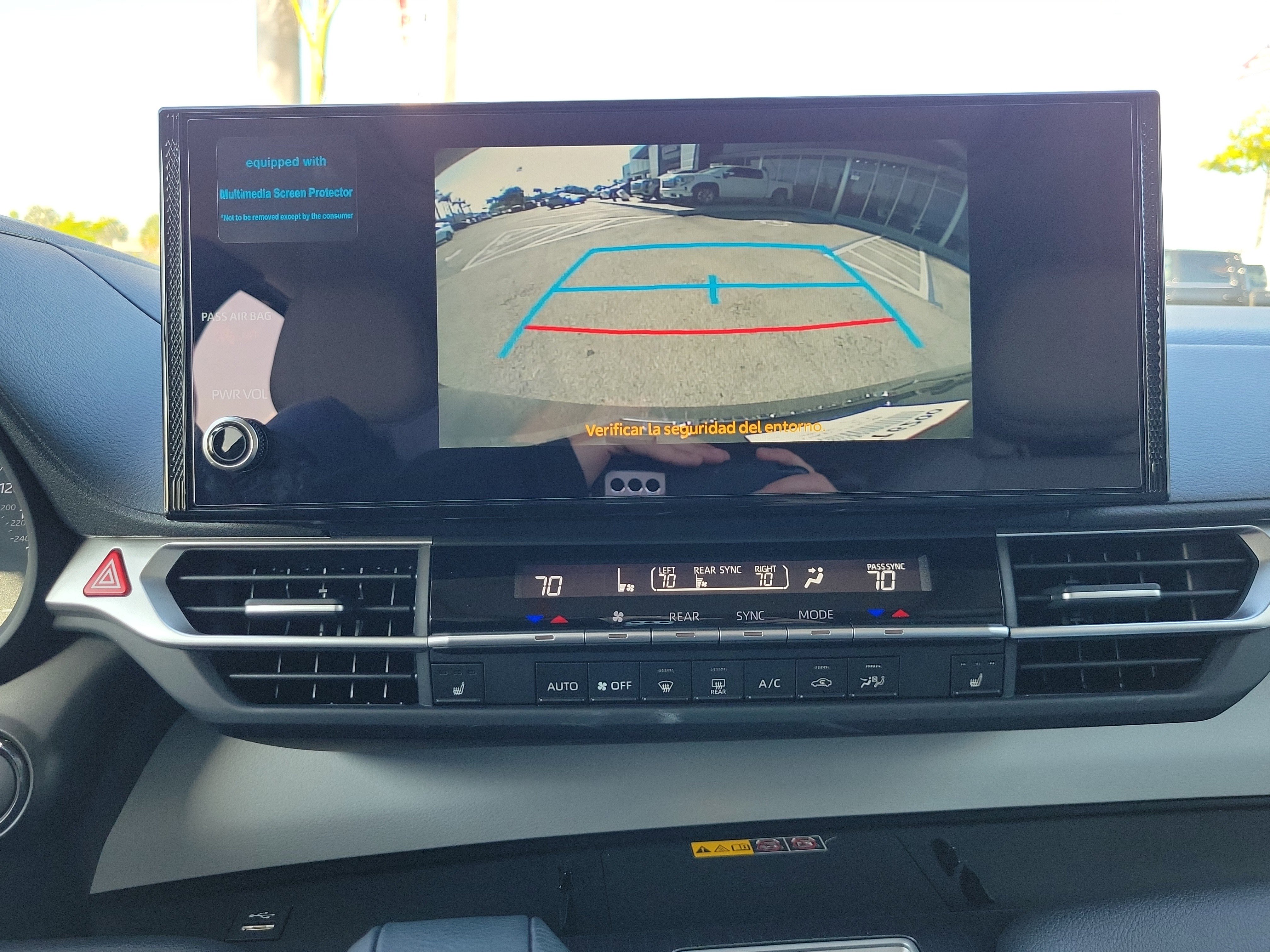 Used 2026 Toyota Sienna XLE FWD image 11