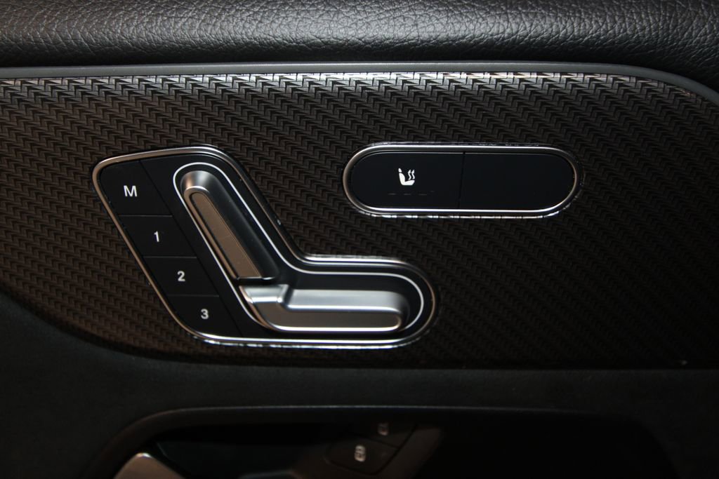 Used 2025 Mercedes-Benz GLB 35 AMG 4MATIC image 7