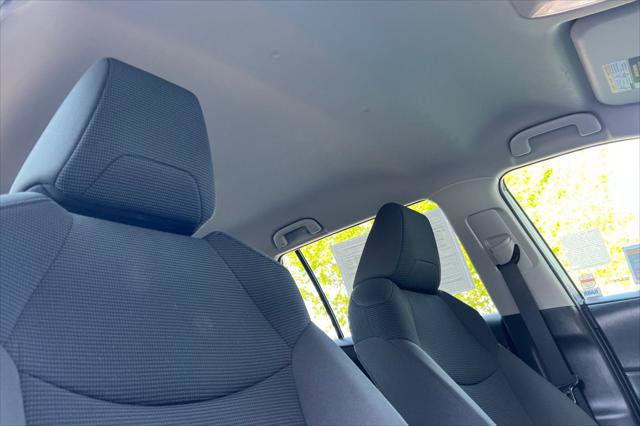 Certified 2022 Toyota RAV4 LE AWD/4WD image 18