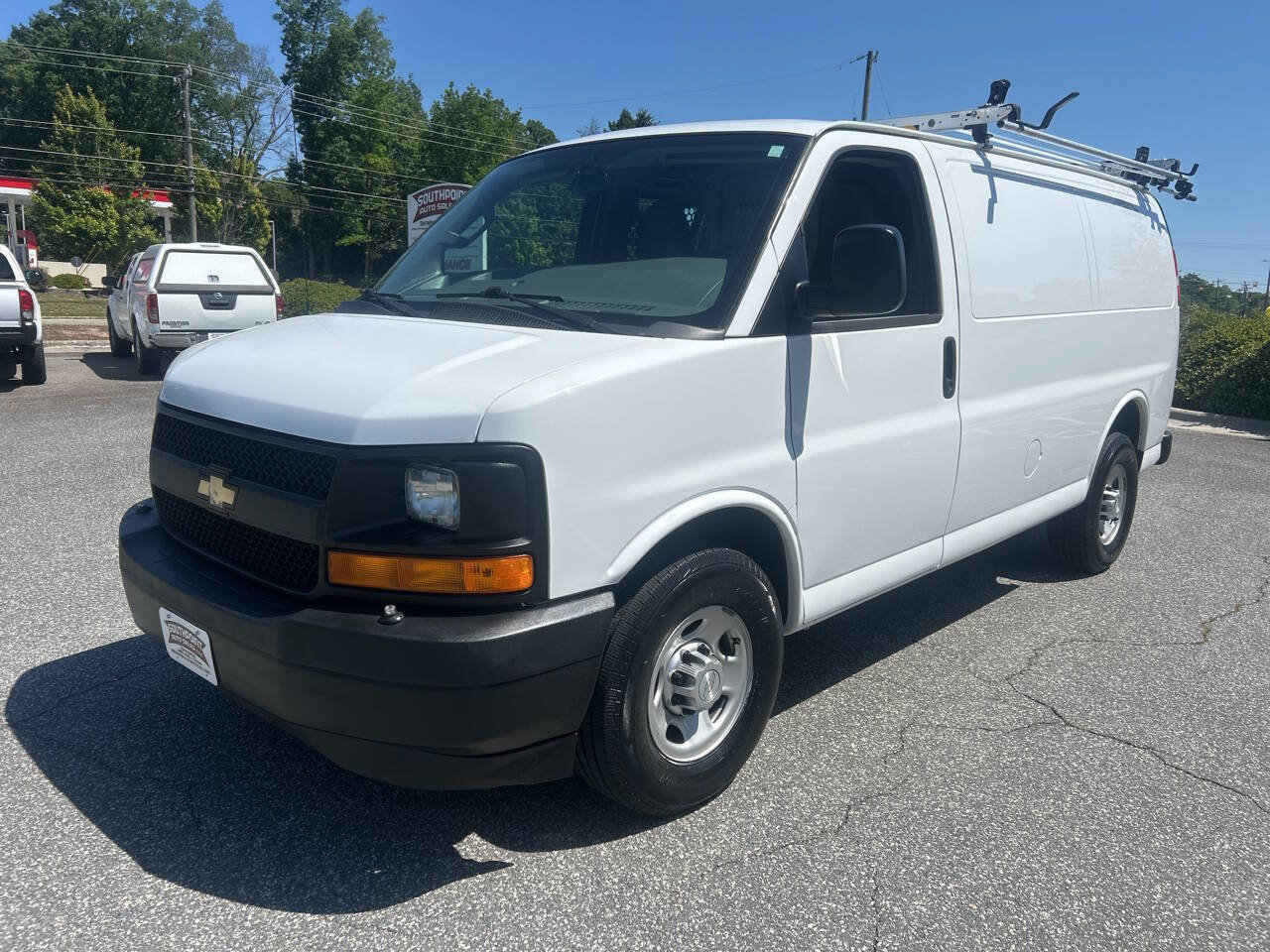 Used 2017 Chevrolet Express 2500 RWD image 3