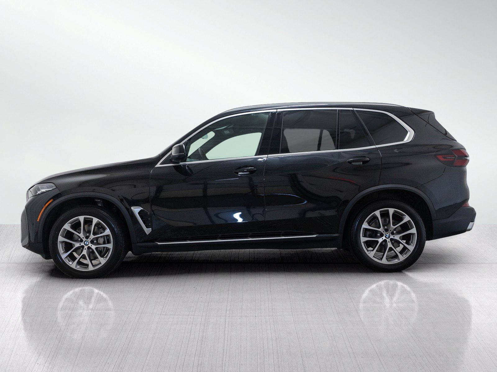 Used 2024 BMW X5 xDrive40i AWD/4WD image 3