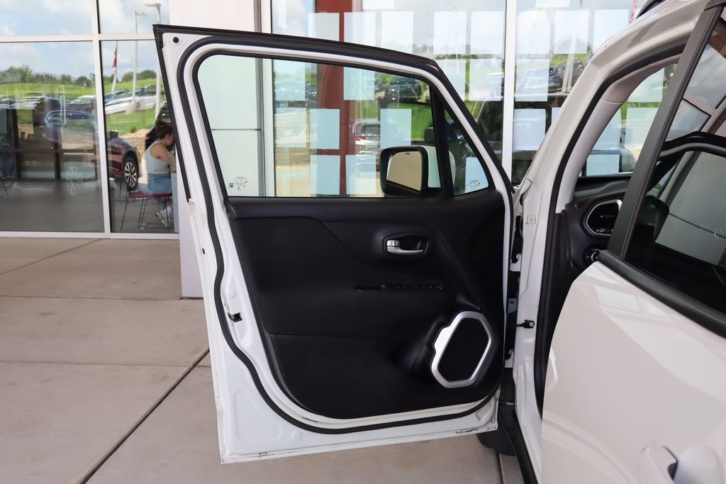 Used 2019 Jeep Renegade Latitude FWD image 13