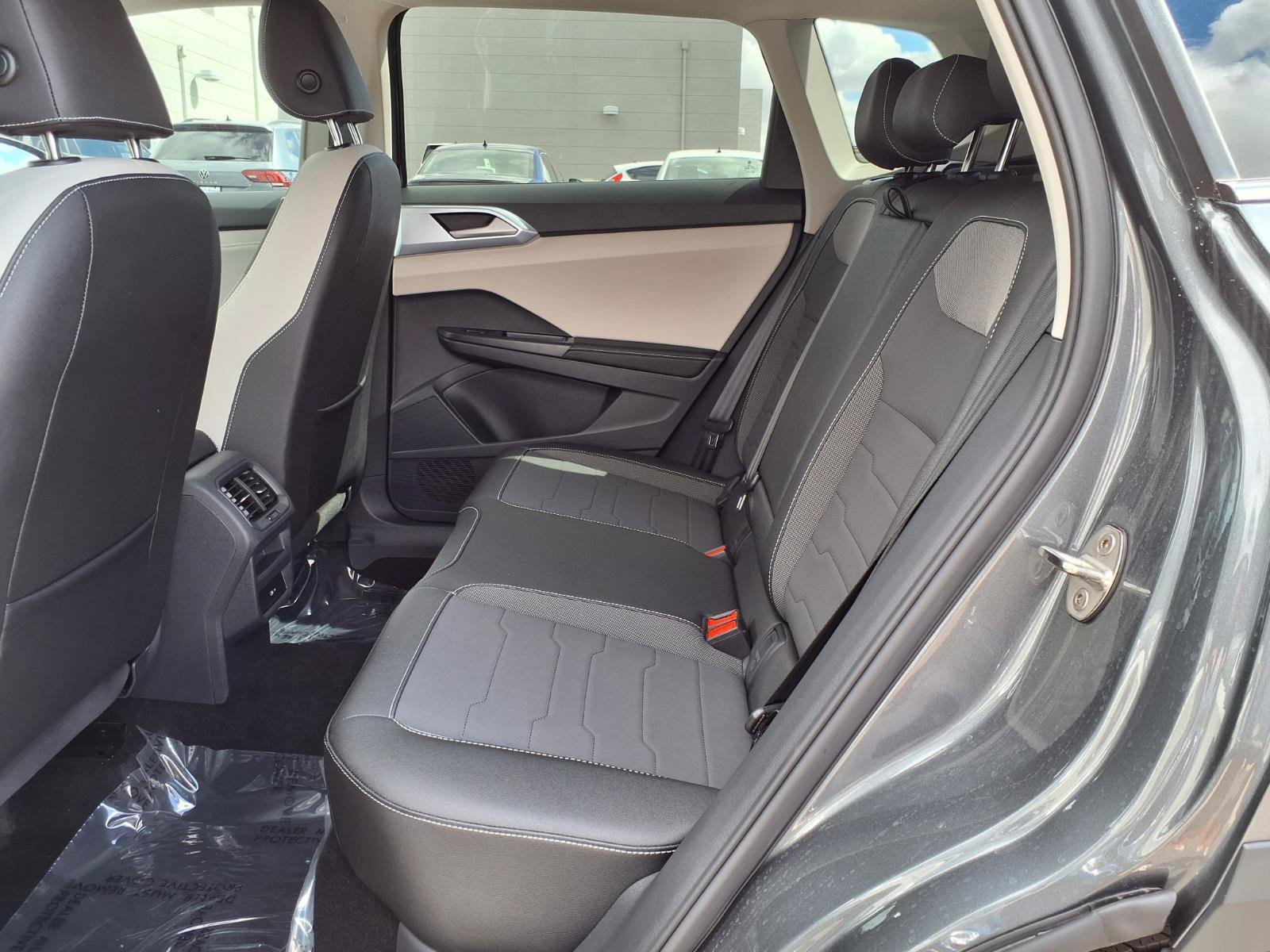 New 2026 Volkswagen Taos SE FWD image 9