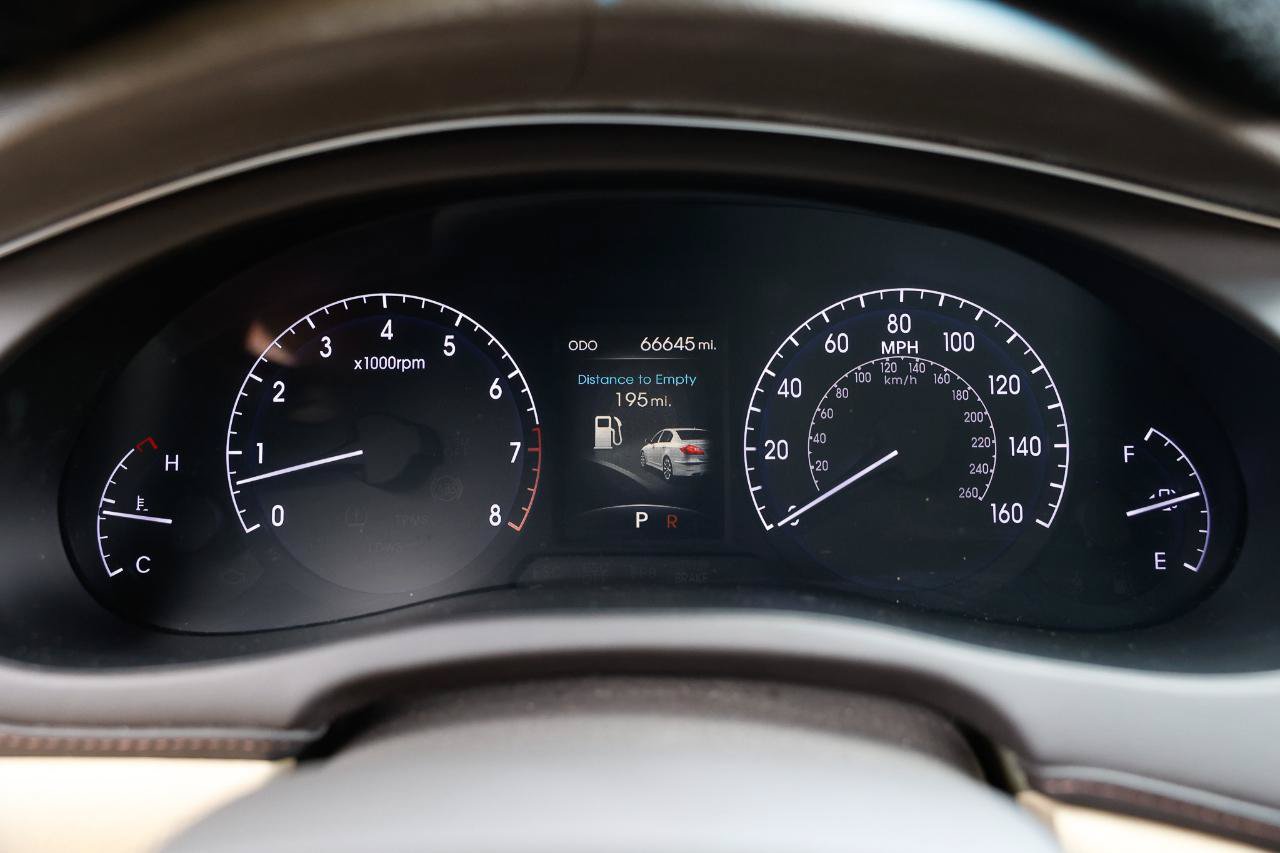 Used 2013 Hyundai Genesis 3.8 w/ Premium Pkg RWD image 29