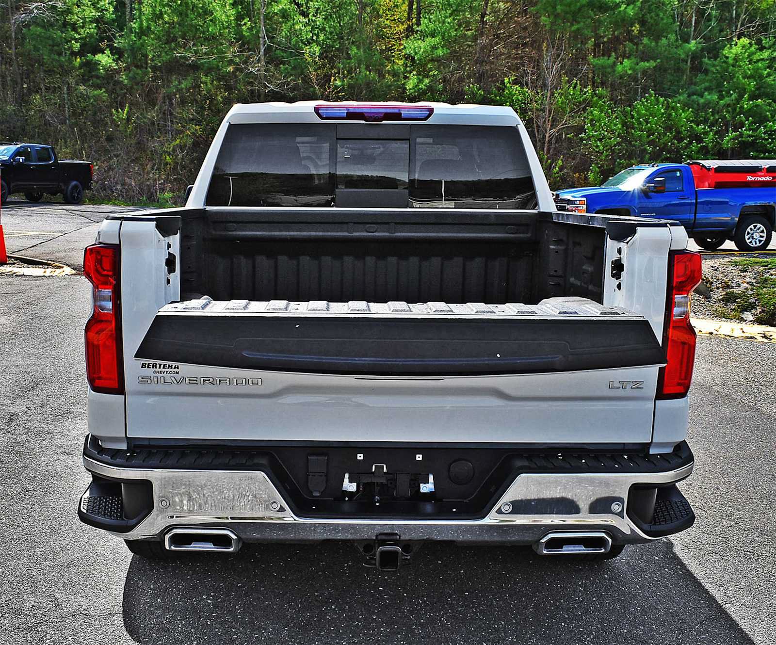 Used 2024 Chevrolet Silverado 1500 LTZ w/ Technology Package AWD/4WD image 9