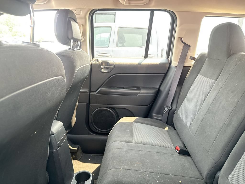 Used 2016 Jeep Patriot Latitude AWD/4WD image 11