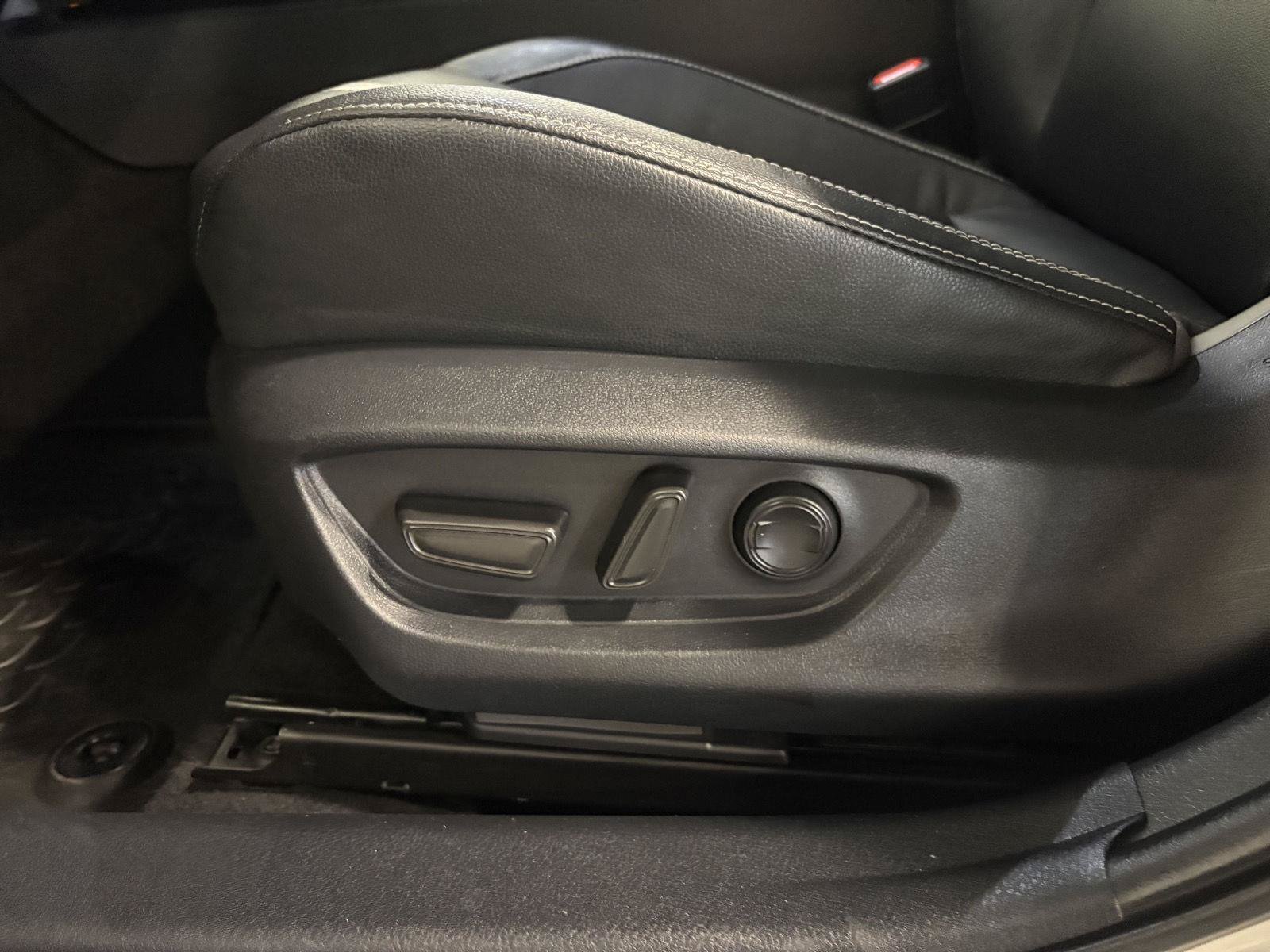 Used 2025 Toyota Camry SE FWD image 15