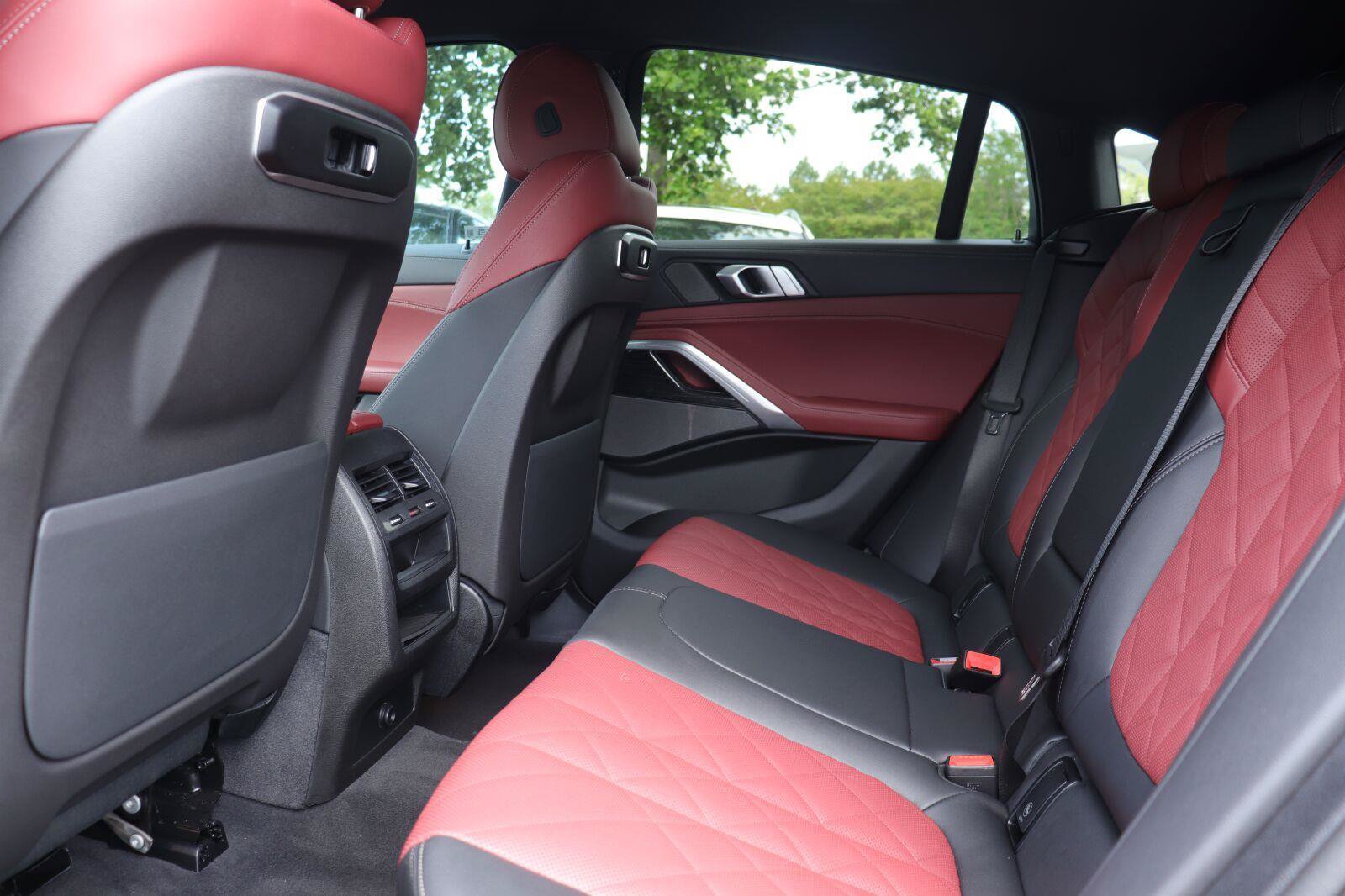 Used 2024 BMW X6 xDrive40i w/ Premium Package AWD/4WD image 12