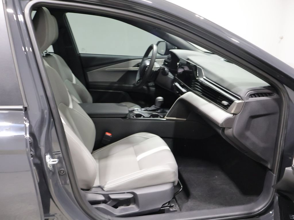 Used 2025 Toyota Camry SE AWD/4WD image 22