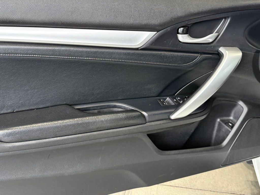 Used 2019 Honda Civic Touring image 17