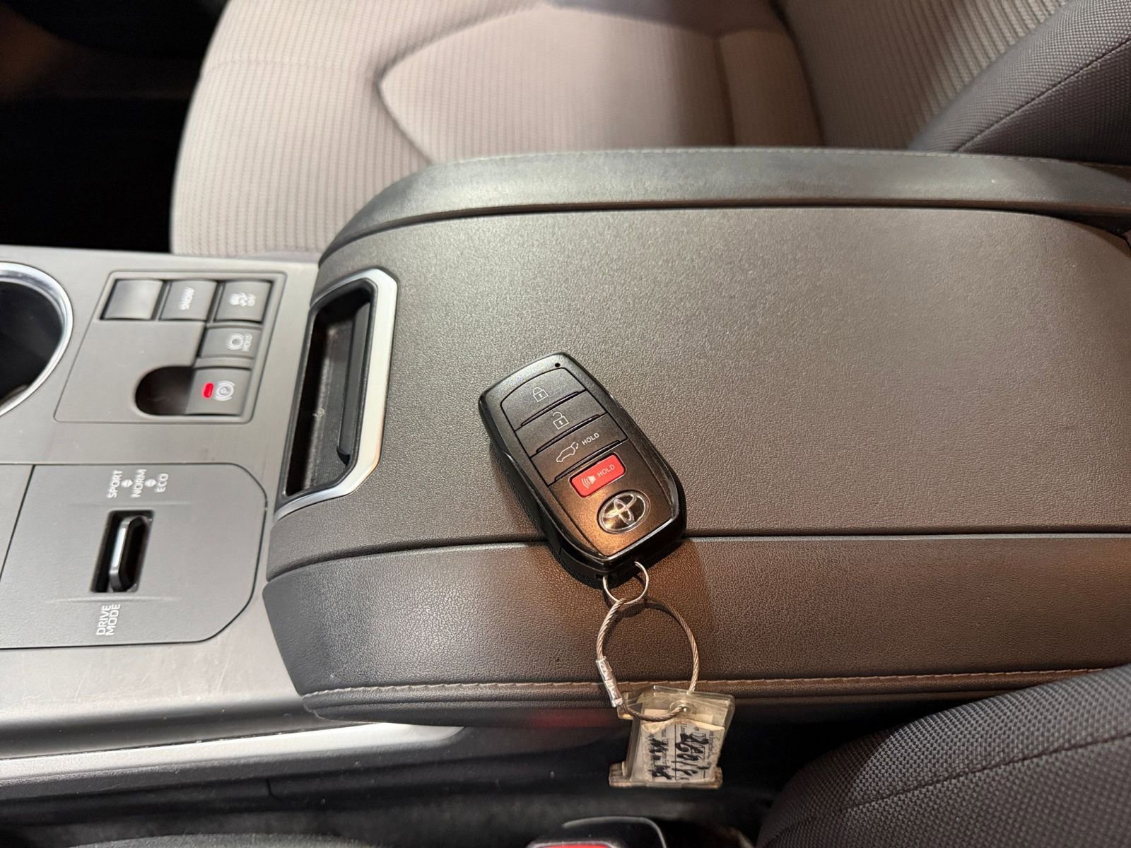 Used 2025 Toyota Highlander LE image 22