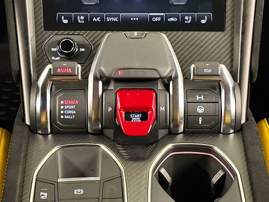 Used 2024 Lamborghini Urus Performante AWD/4WD image 13