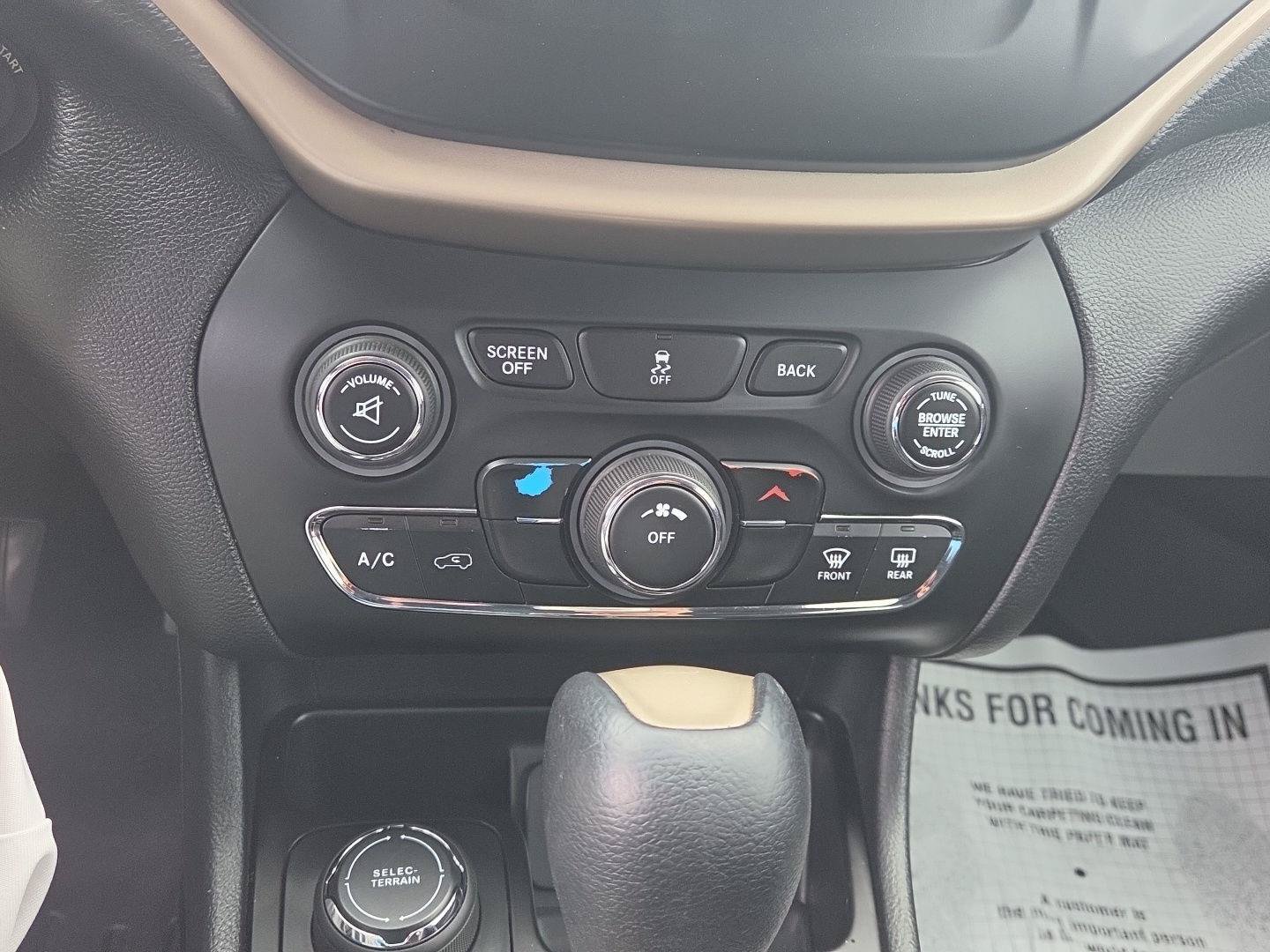 Used 2016 Jeep Cherokee Latitude AWD/4WD image 26