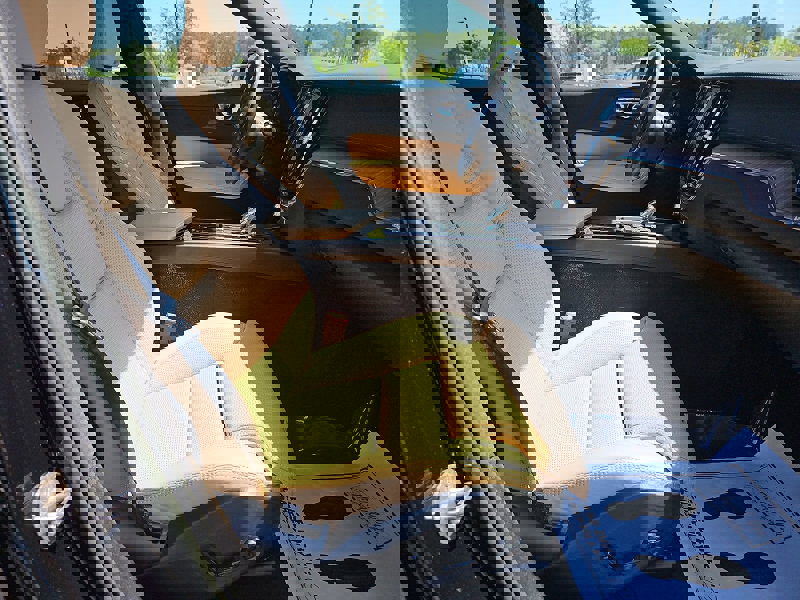 Used 2023 Volvo XC60 B5 Ultimate w/ Protection Package Premier FWD image 10