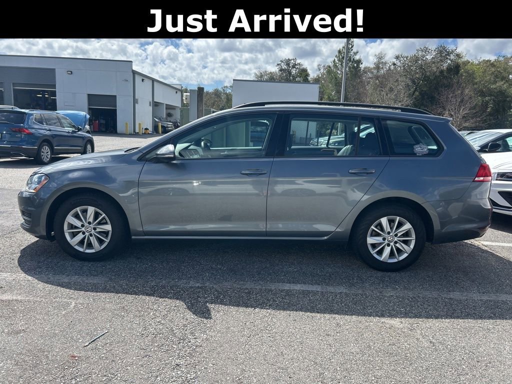 Used 2017 Volkswagen Golf S image 3