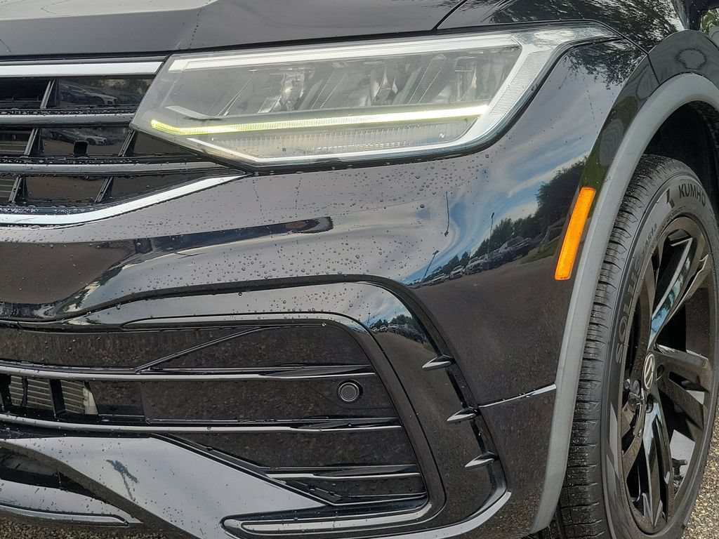 Certified 2023 Volkswagen Tiguan SE R-Line FWD image 12