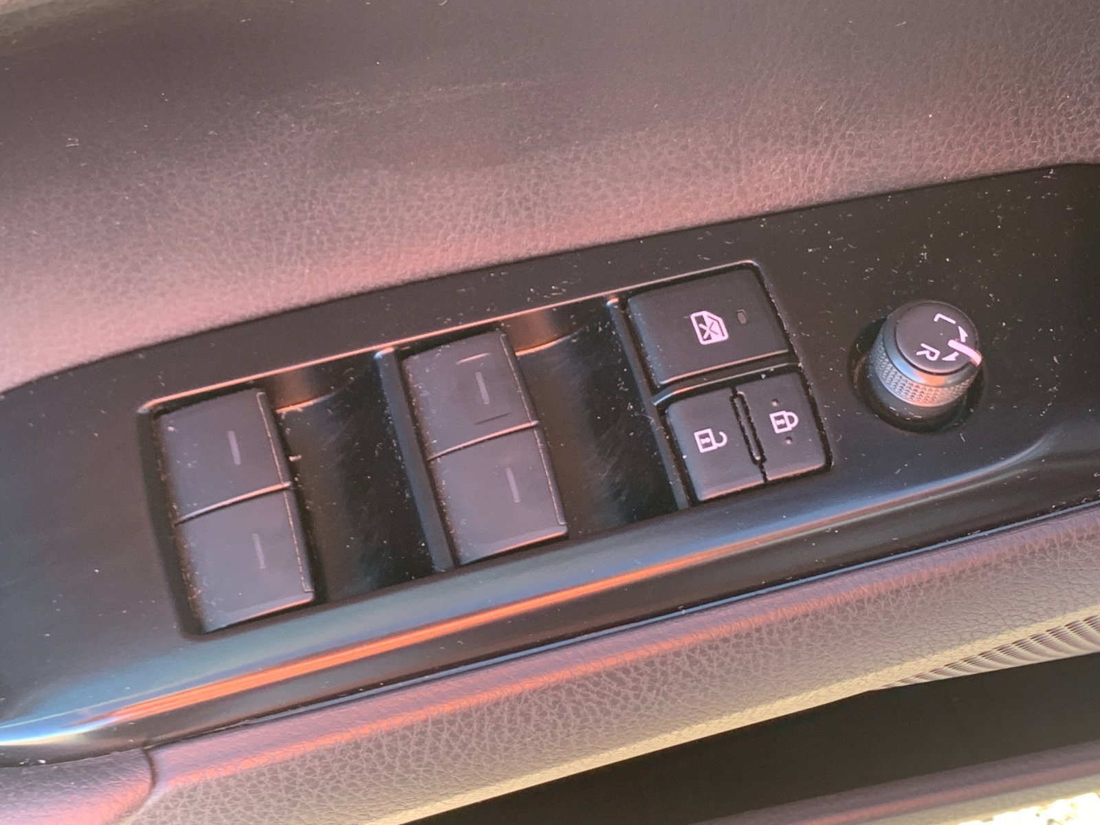 Used 2025 Toyota Camry SE w/ Convenience Package FWD image 14
