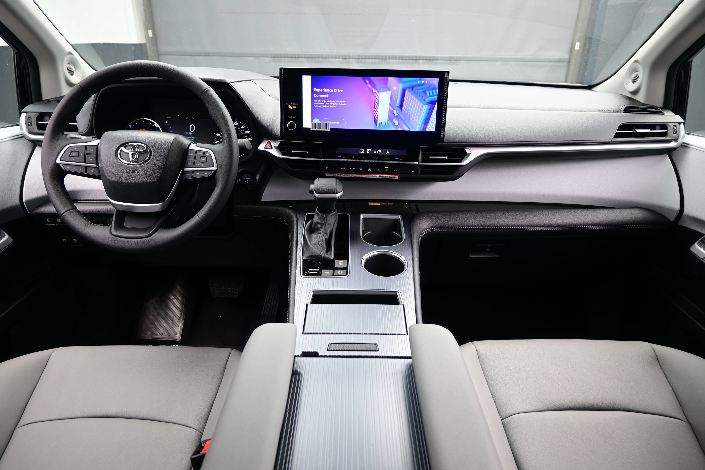 Used 2026 Toyota Sienna XLE FWD image 18