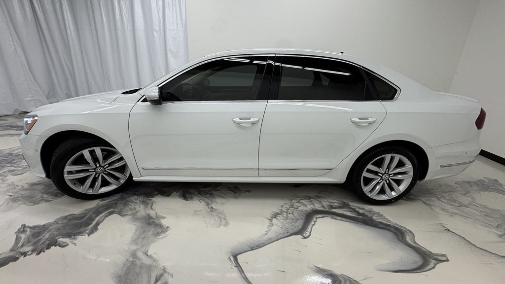 Used 2017 Volkswagen Passat 1.8T SEL Premium FWD image 5