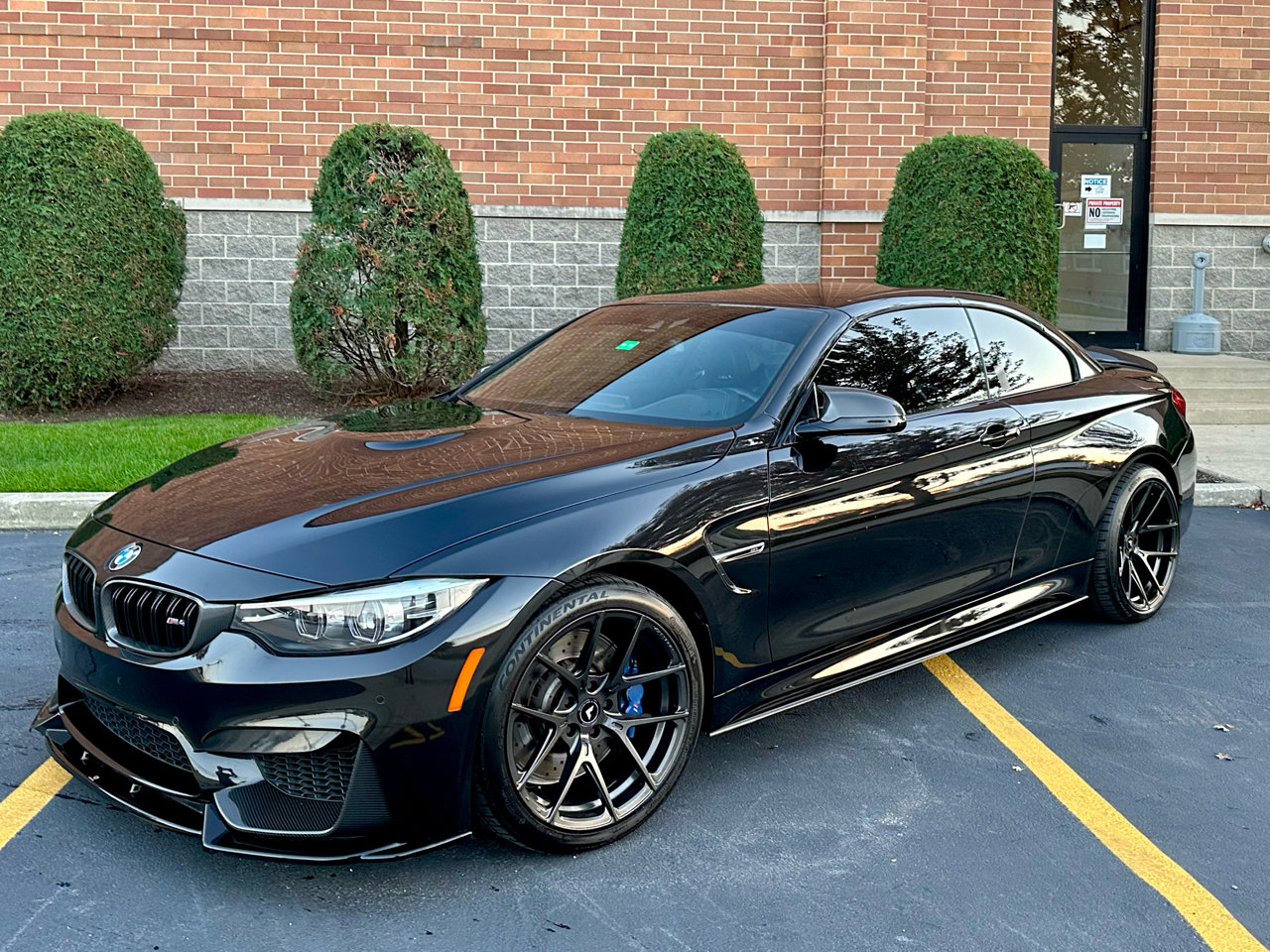 Used 2020 BMW M4 Convertible image 2