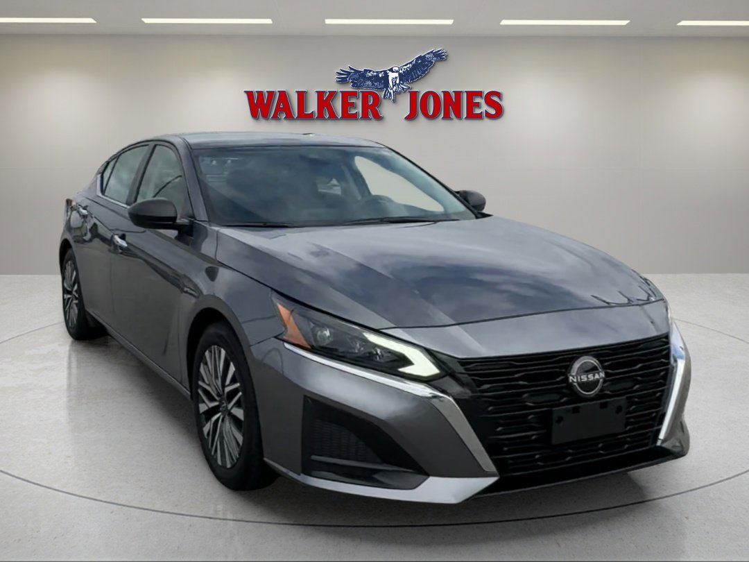 Used 2024 Nissan Altima 2.5 SV image 1