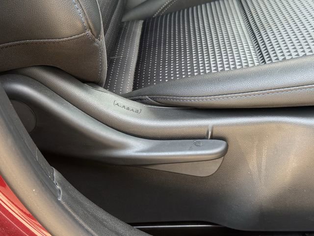 Used 2025 Chevrolet Trax LT FWD image 31