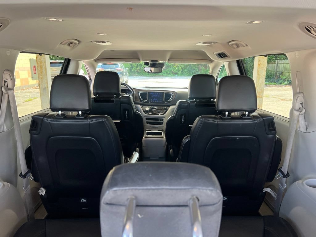 Used 2017 Chrysler Pacifica Touring-L Plus w/ Advanced Safetytec Group FWD image 12