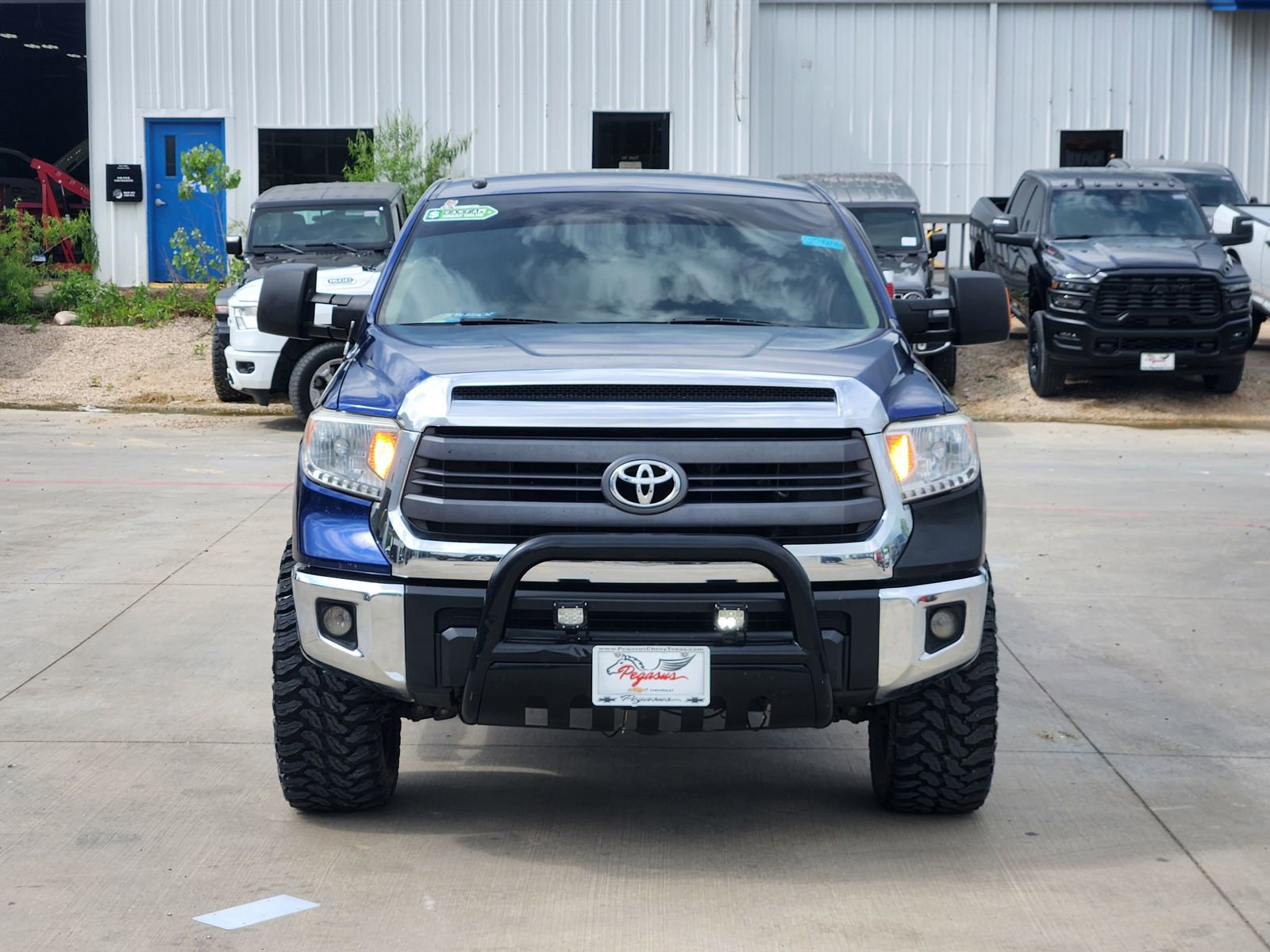 Used 2015 Toyota Tundra SR5 w/ SR5 Upgrade Package image 6