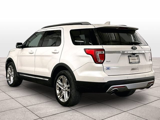 Used 2017 Ford Explorer XLT w/ Equipment Group 202A AWD/4WD image 11