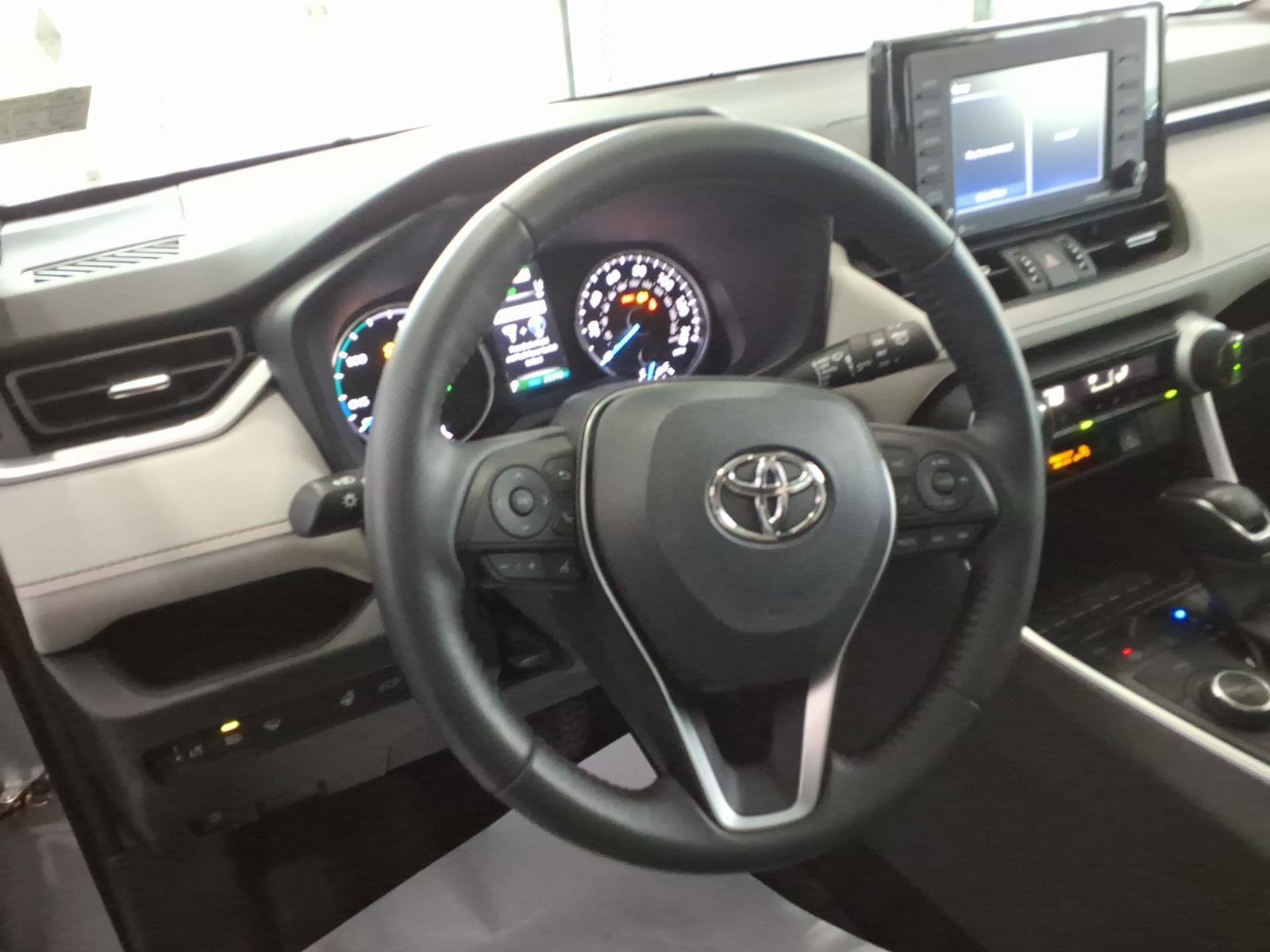 Used 2022 Toyota RAV4 XLE Premium AWD/4WD image 11