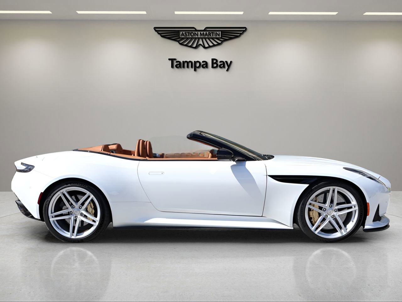 Used 2024 Aston Martin DB12 Convertible image 6