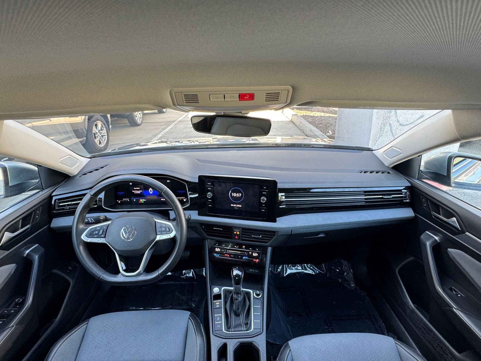 Used 2025 Volkswagen Jetta SE FWD image 33