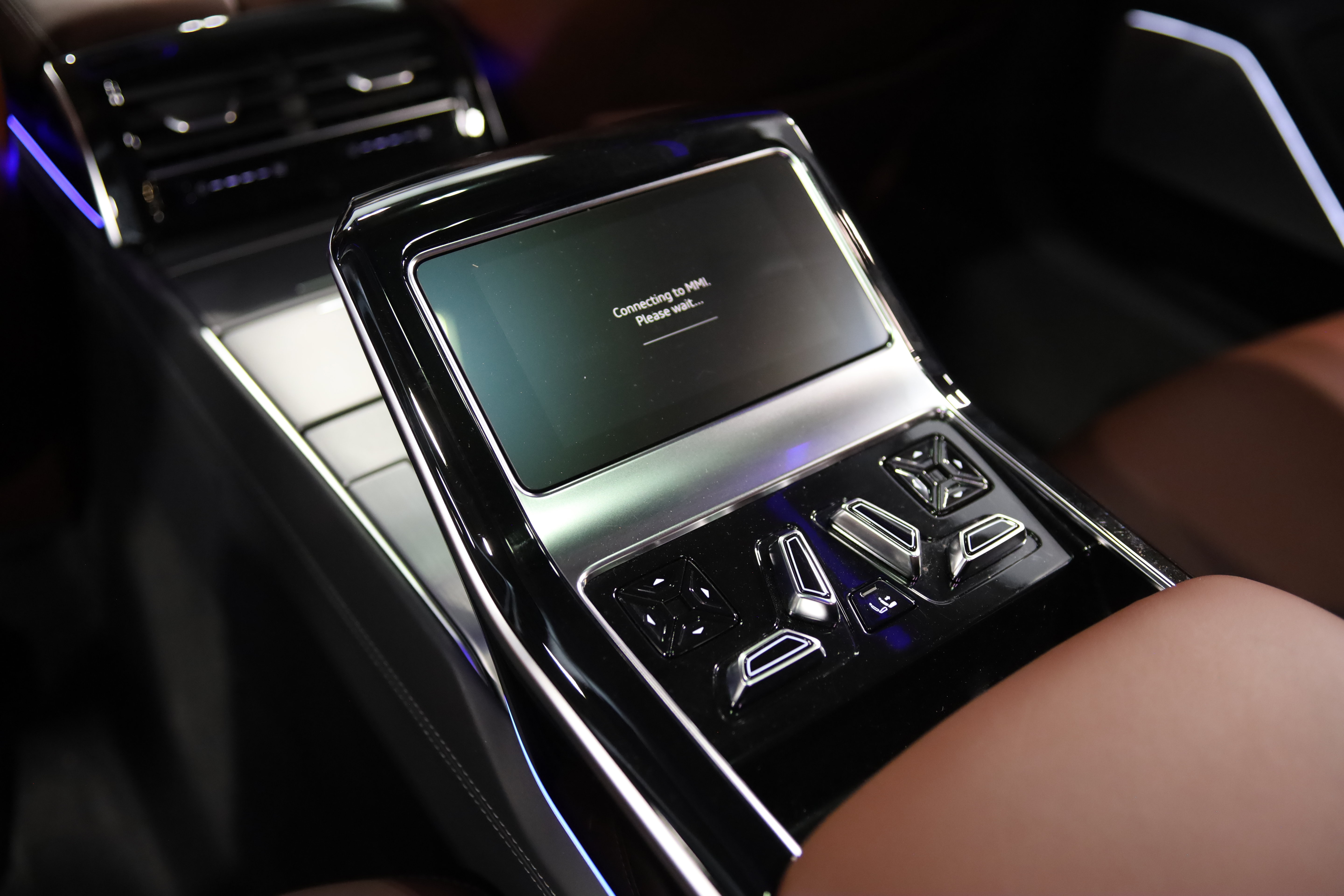 Used 2023 Audi S8 AWD/4WD image 37