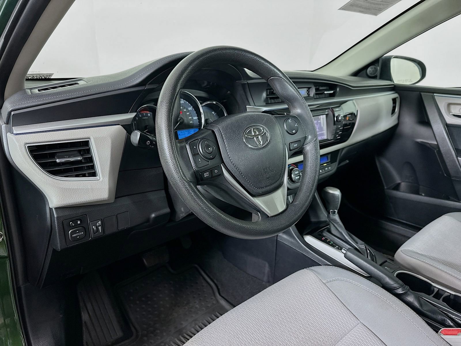 Used 2014 Toyota Corolla LE FWD image 9