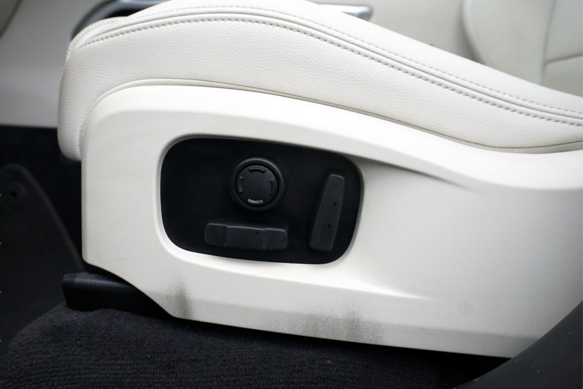 Used 2025 Jaguar F-PACE R-Dynamic S image 16