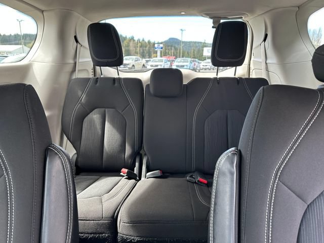 Used 2022 Chrysler Voyager LX FWD image 13