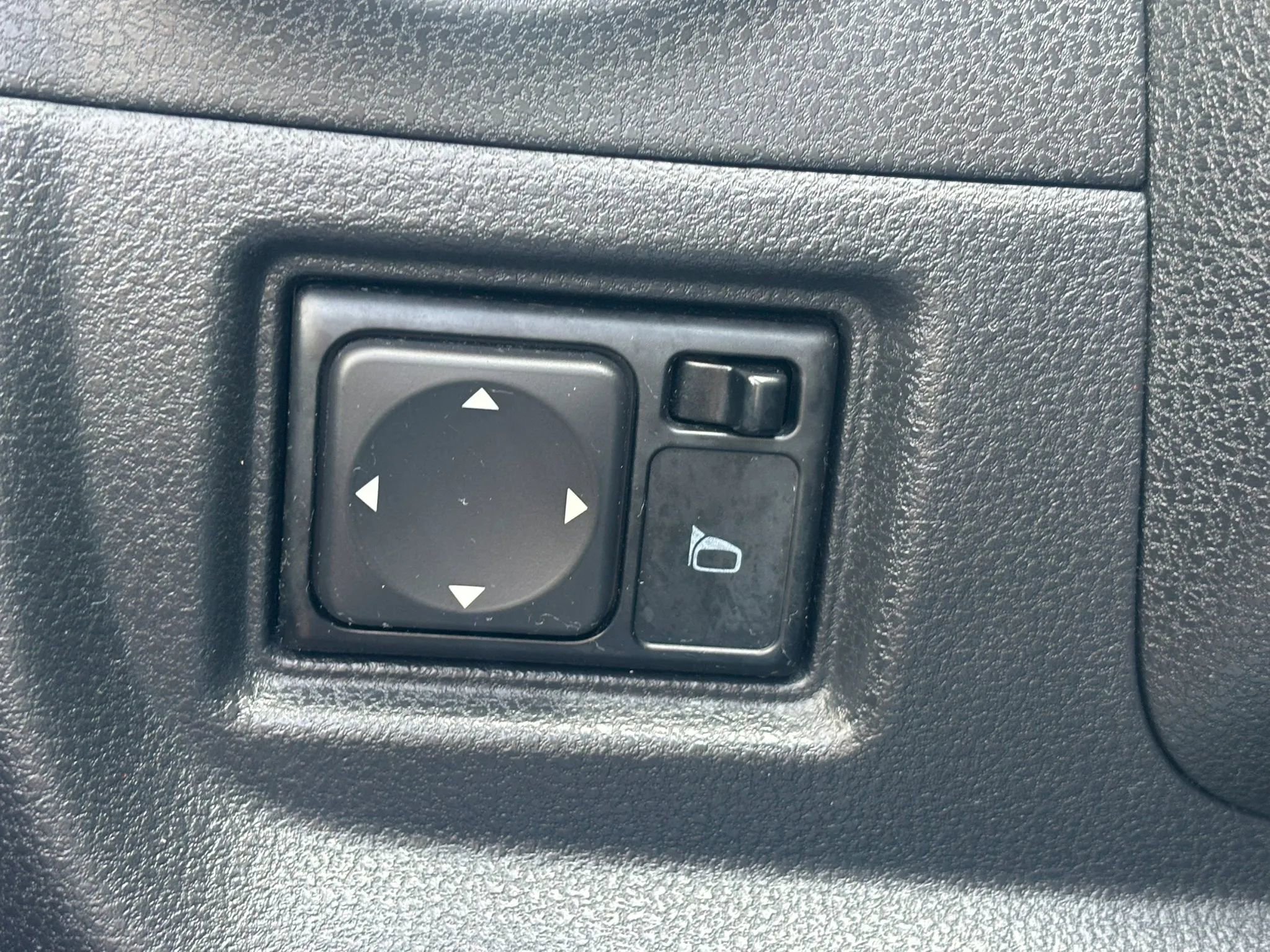 Used 2015 Nissan Versa Note S FWD image 27